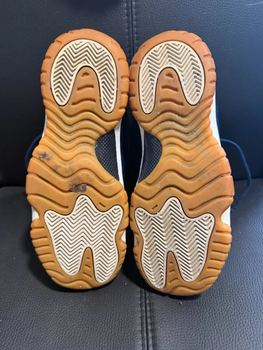Jordan 11 Retro Low Navy/Gum sz Y7